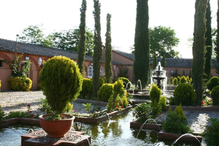 HOTEL VALDEPALACIOS